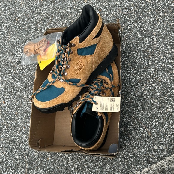 ❌ SOLD ❌New Balance RAINIER Hiking Trail Boots Vibram Brown Suede NWT - Picture 4 of 12